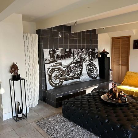 Grouse Cheerful Large Private Bedroom, Bath, Shared Deck, Pool, Hot Tub North Vancouver Luaran gambar