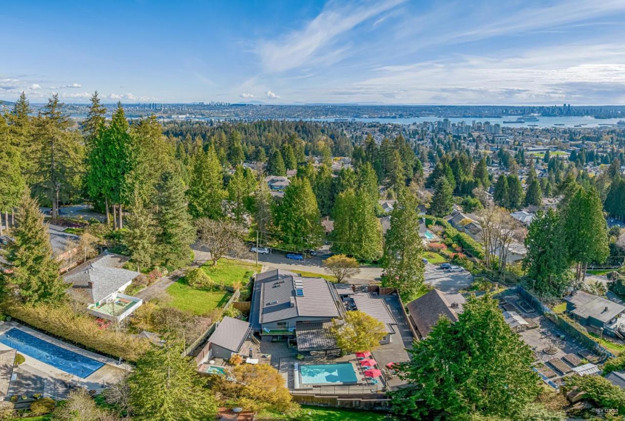 Grouse Cheerful Large Private Bedroom, Bath, Shared Deck, Pool, Hot Tub North Vancouver Luaran gambar