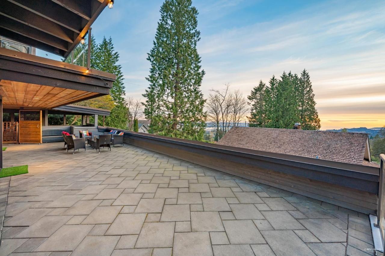 Grouse Cheerful Large Private Bedroom, Bath, Shared Deck, Pool, Hot Tub North Vancouver Luaran gambar