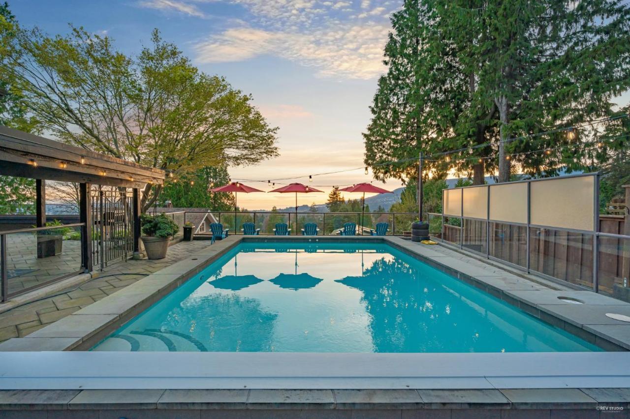 Grouse Cheerful Large Private Bedroom, Bath, Shared Deck, Pool, Hot Tub North Vancouver Luaran gambar