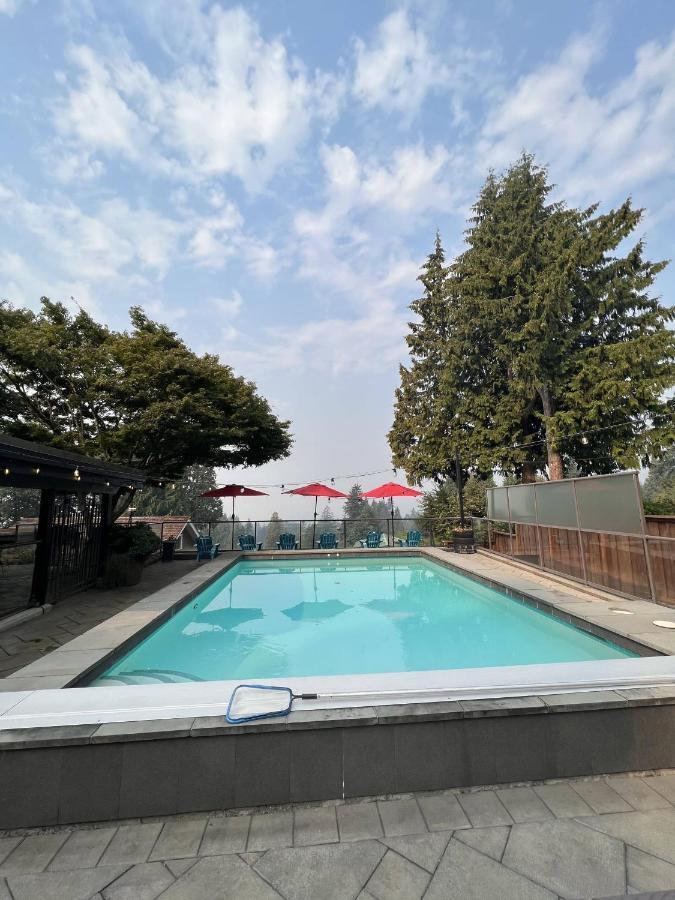 Grouse Cheerful Large Private Bedroom, Bath, Shared Deck, Pool, Hot Tub North Vancouver Luaran gambar