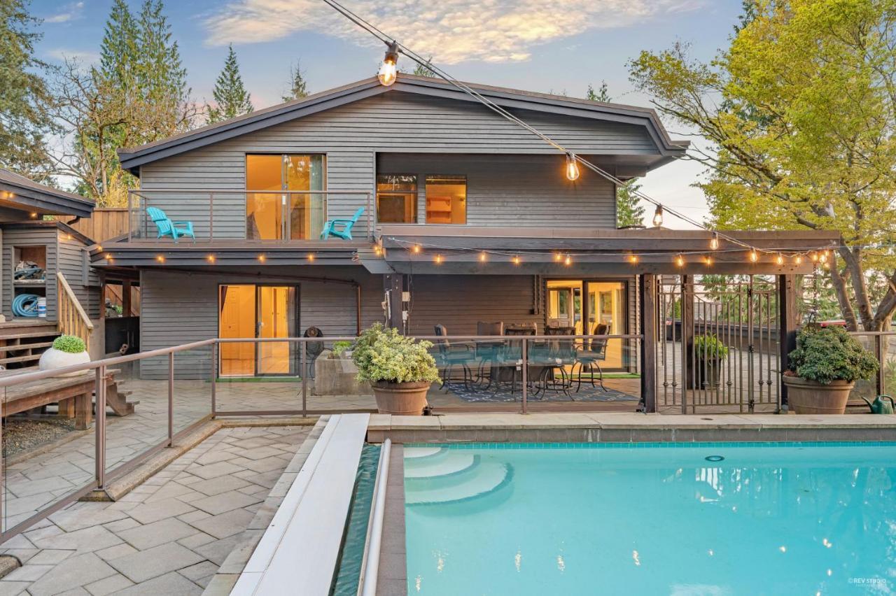 Grouse Cheerful Large Private Bedroom, Bath, Shared Deck, Pool, Hot Tub North Vancouver Luaran gambar