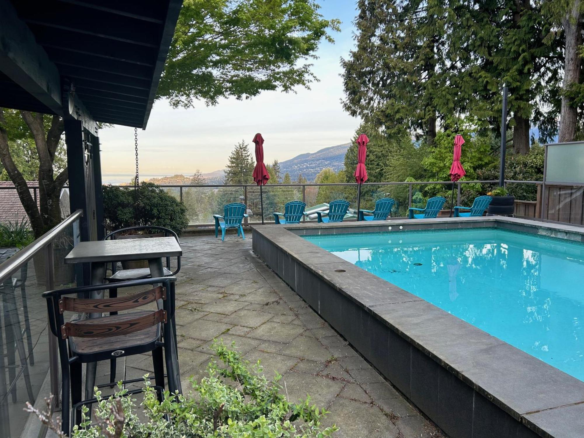 Grouse Cheerful Large Private Bedroom, Bath, Shared Deck, Pool, Hot Tub North Vancouver Luaran gambar