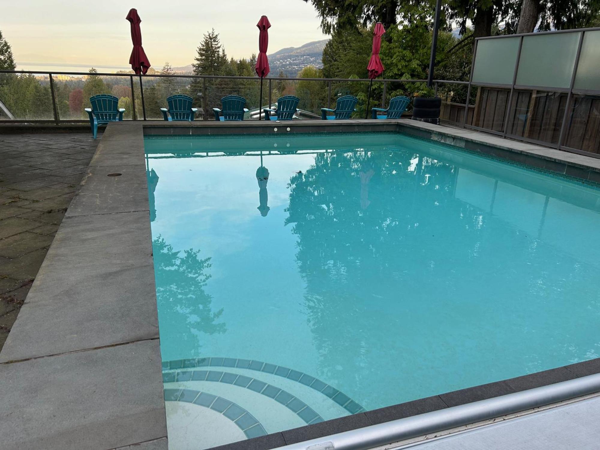 Grouse Cheerful Large Private Bedroom, Bath, Shared Deck, Pool, Hot Tub North Vancouver Luaran gambar