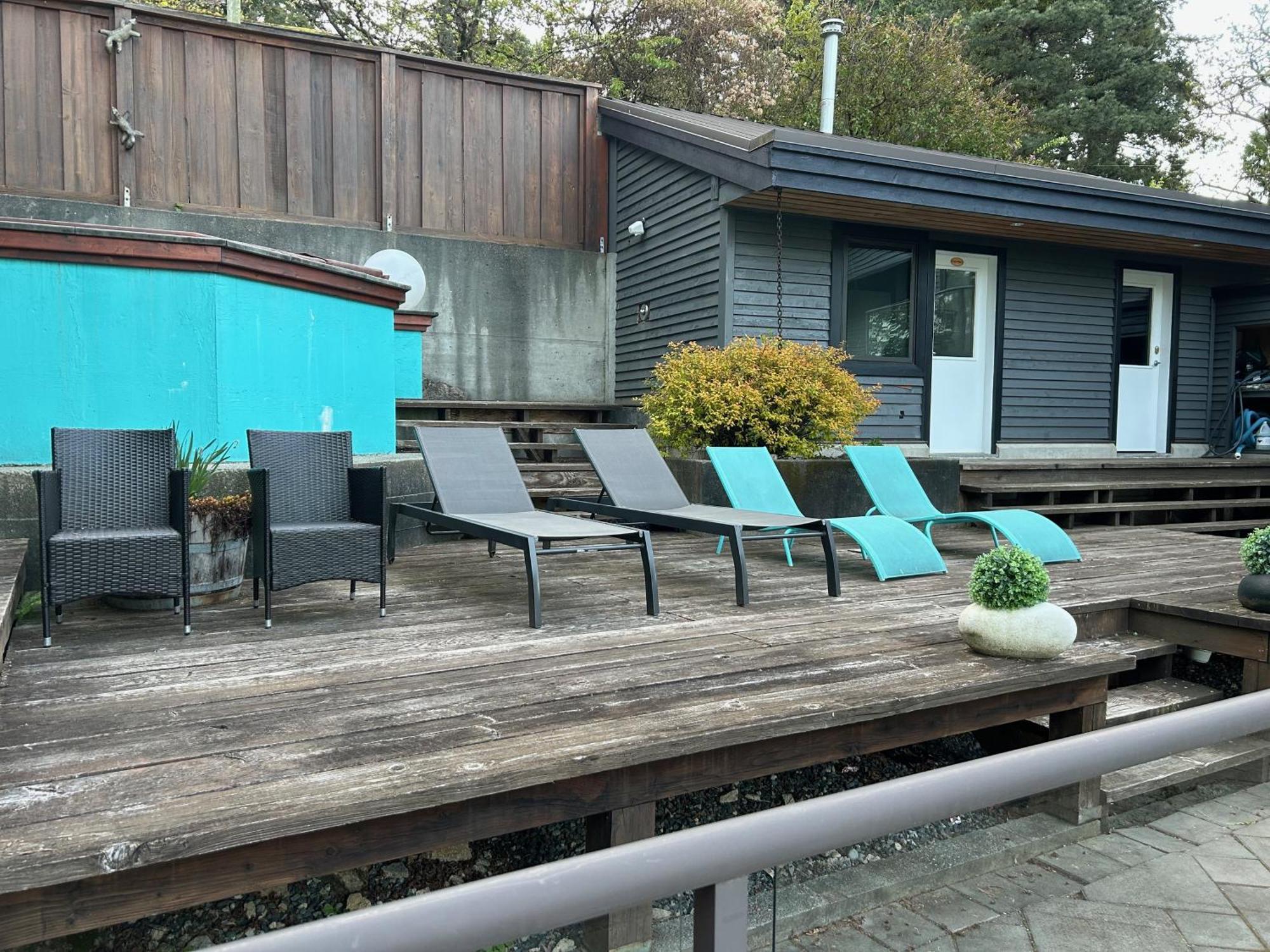 Grouse Cheerful Large Private Bedroom, Bath, Shared Deck, Pool, Hot Tub North Vancouver Luaran gambar