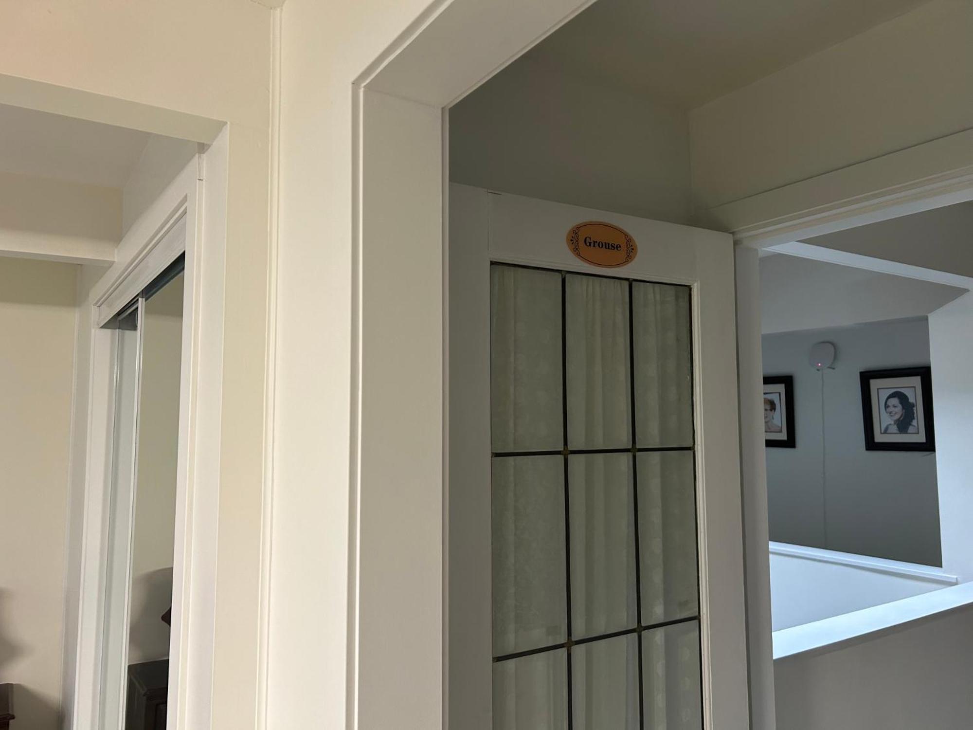 Grouse Cheerful Large Private Bedroom, Bath, Shared Deck, Pool, Hot Tub North Vancouver Luaran gambar