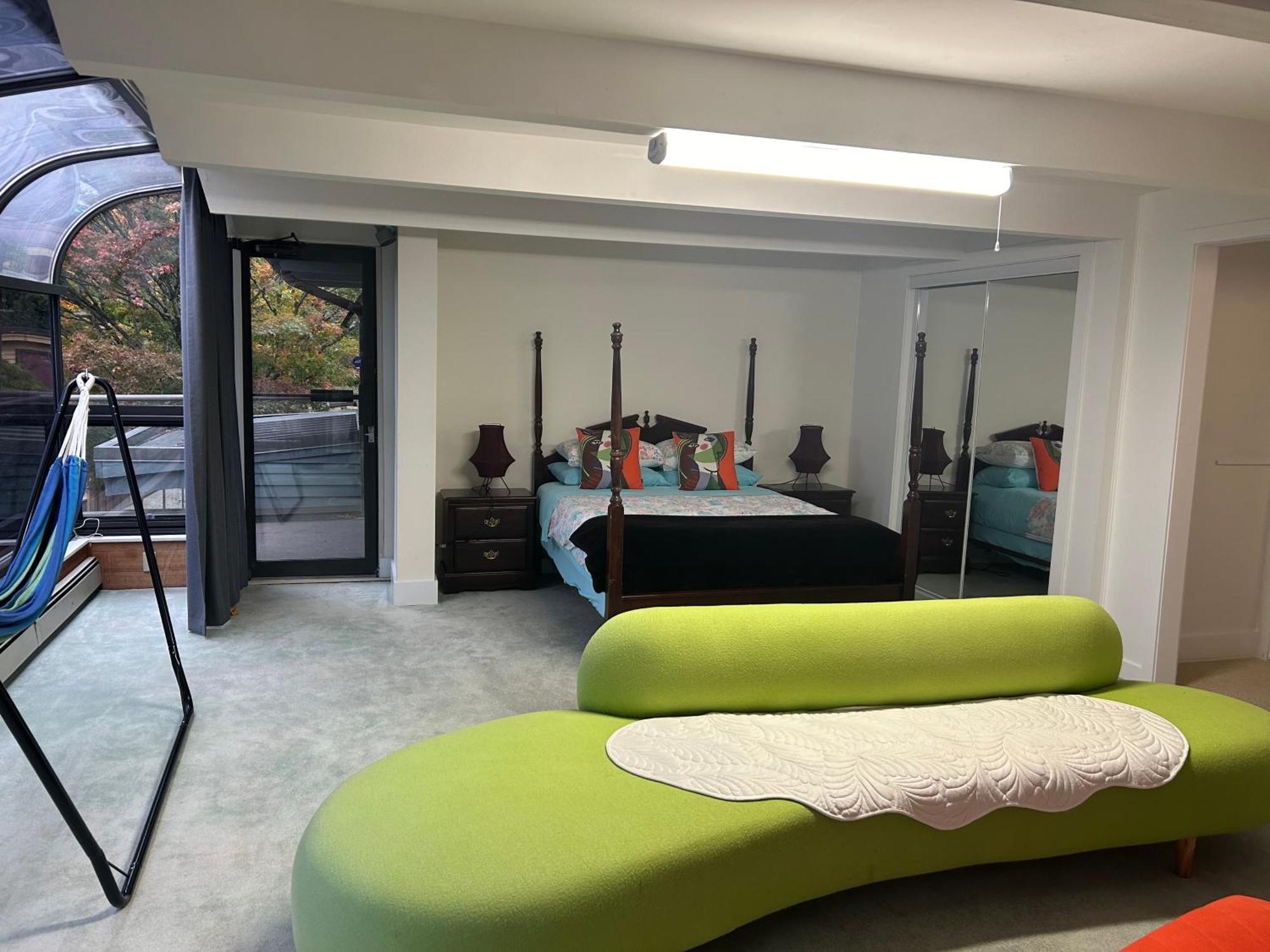 Grouse Cheerful Large Private Bedroom, Bath, Shared Deck, Pool, Hot Tub North Vancouver Luaran gambar
