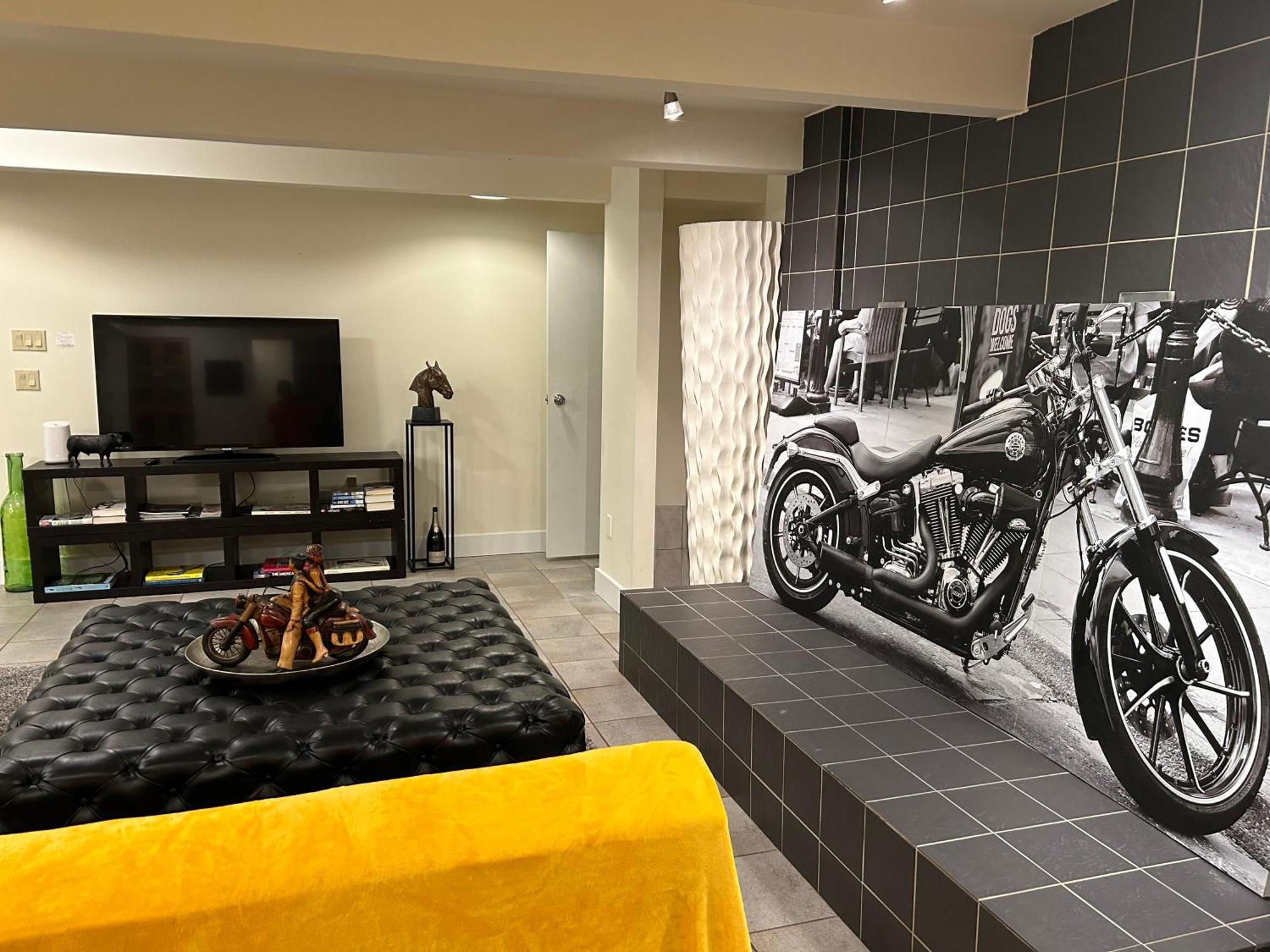 Grouse Cheerful Large Private Bedroom, Bath, Shared Deck, Pool, Hot Tub North Vancouver Luaran gambar