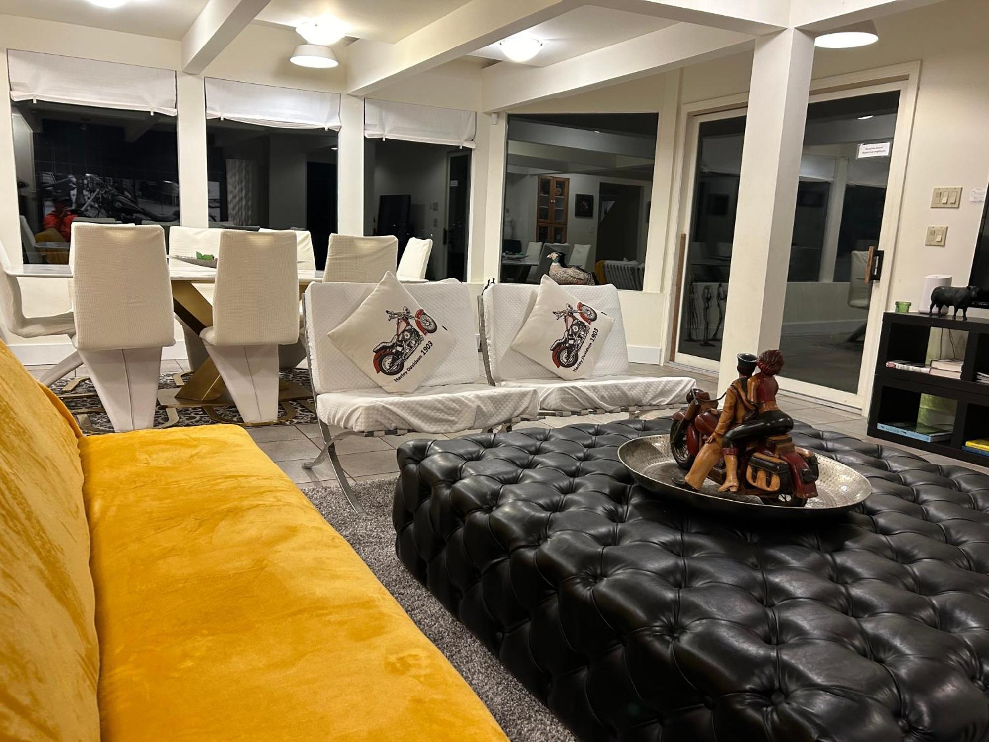 Grouse Cheerful Large Private Bedroom, Bath, Shared Deck, Pool, Hot Tub North Vancouver Luaran gambar