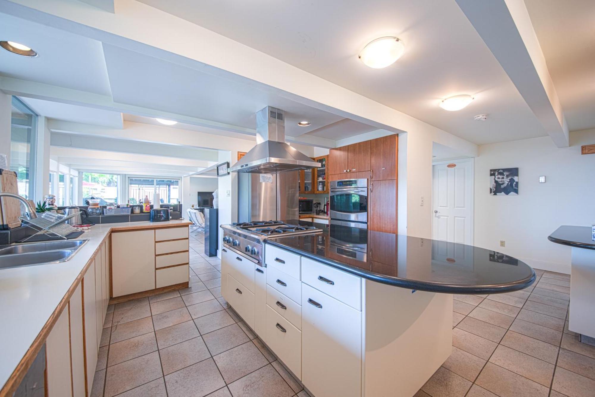 Grouse Cheerful Large Private Bedroom, Bath, Shared Deck, Pool, Hot Tub North Vancouver Luaran gambar