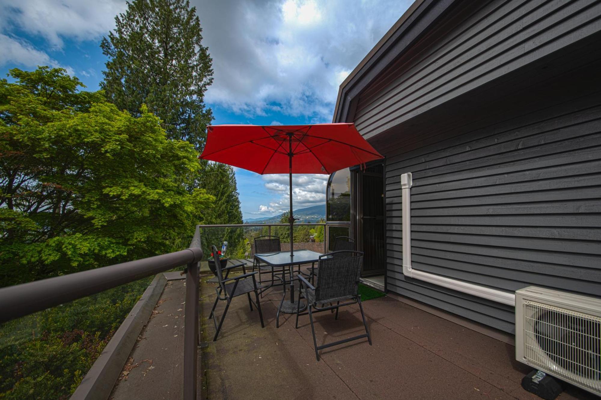 Grouse Cheerful Large Private Bedroom, Bath, Shared Deck, Pool, Hot Tub North Vancouver Luaran gambar