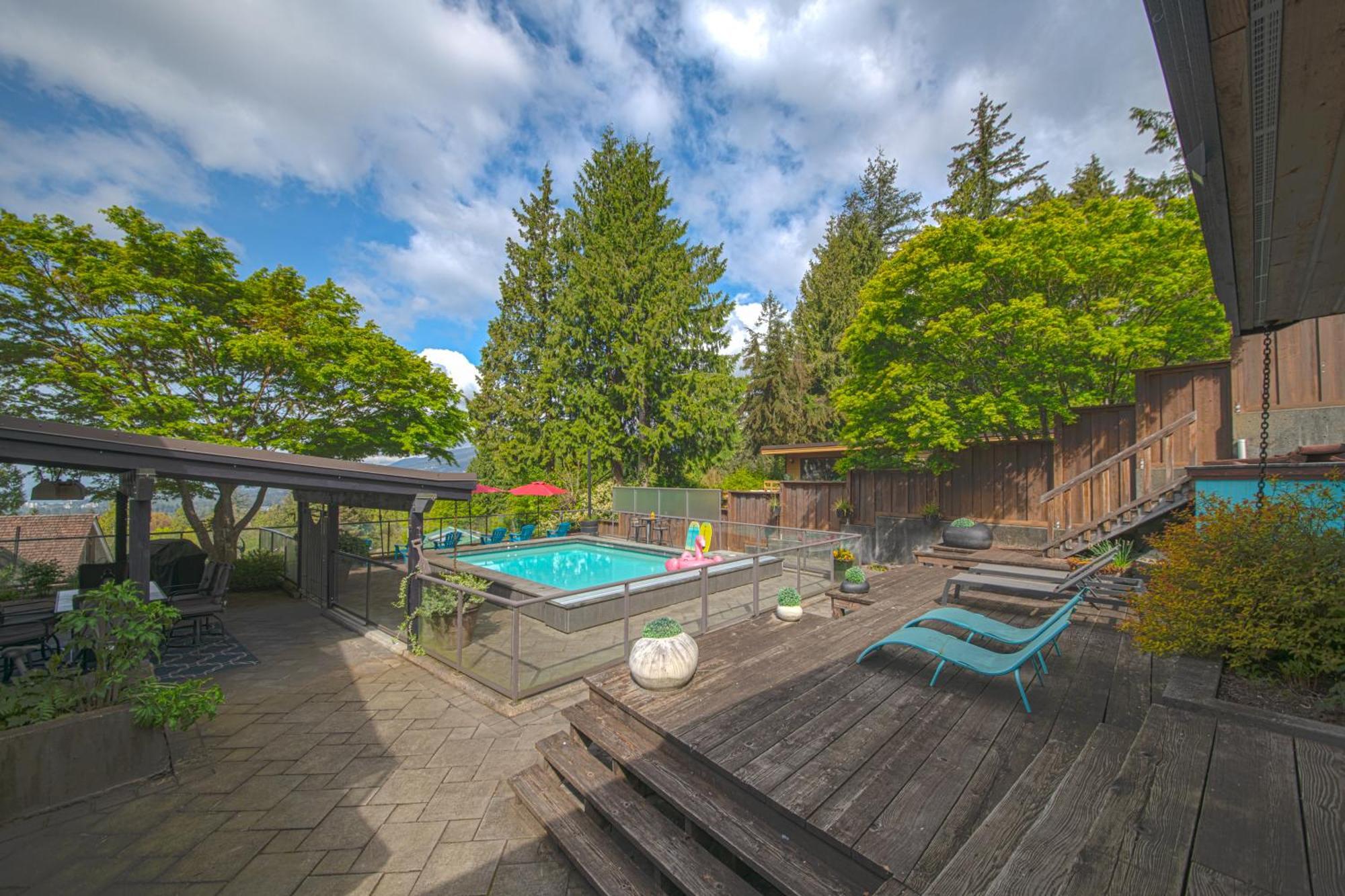 Grouse Cheerful Large Private Bedroom, Bath, Shared Deck, Pool, Hot Tub North Vancouver Luaran gambar