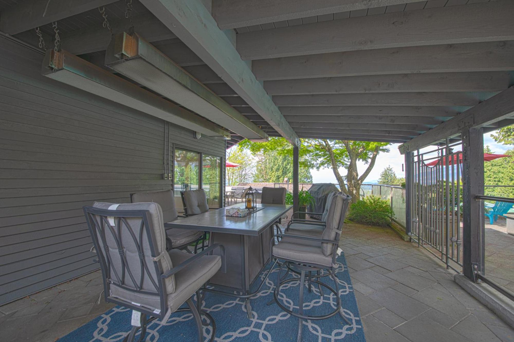 Grouse Cheerful Large Private Bedroom, Bath, Shared Deck, Pool, Hot Tub North Vancouver Luaran gambar