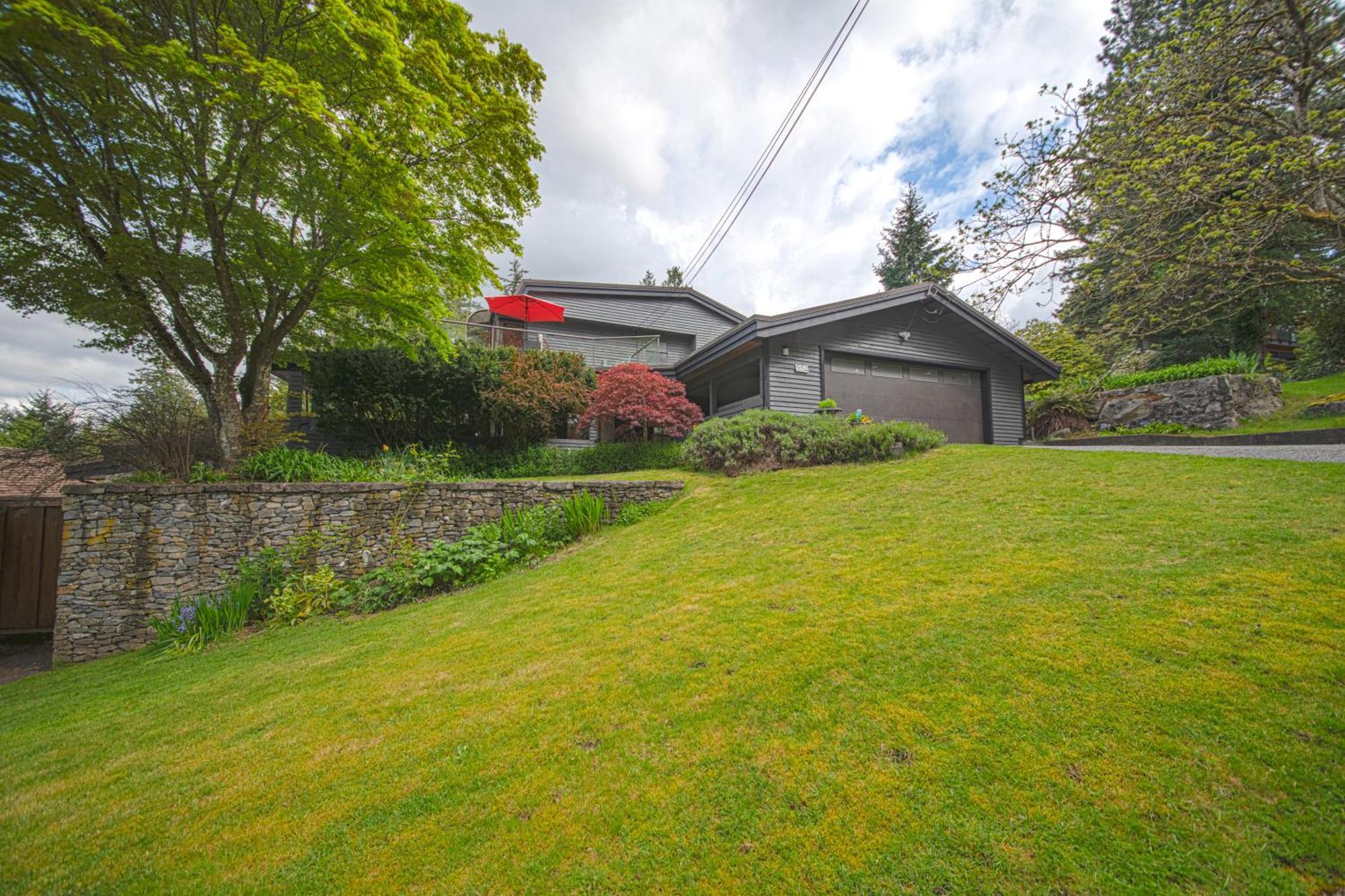 Grouse Cheerful Large Private Bedroom, Bath, Shared Deck, Pool, Hot Tub North Vancouver Luaran gambar