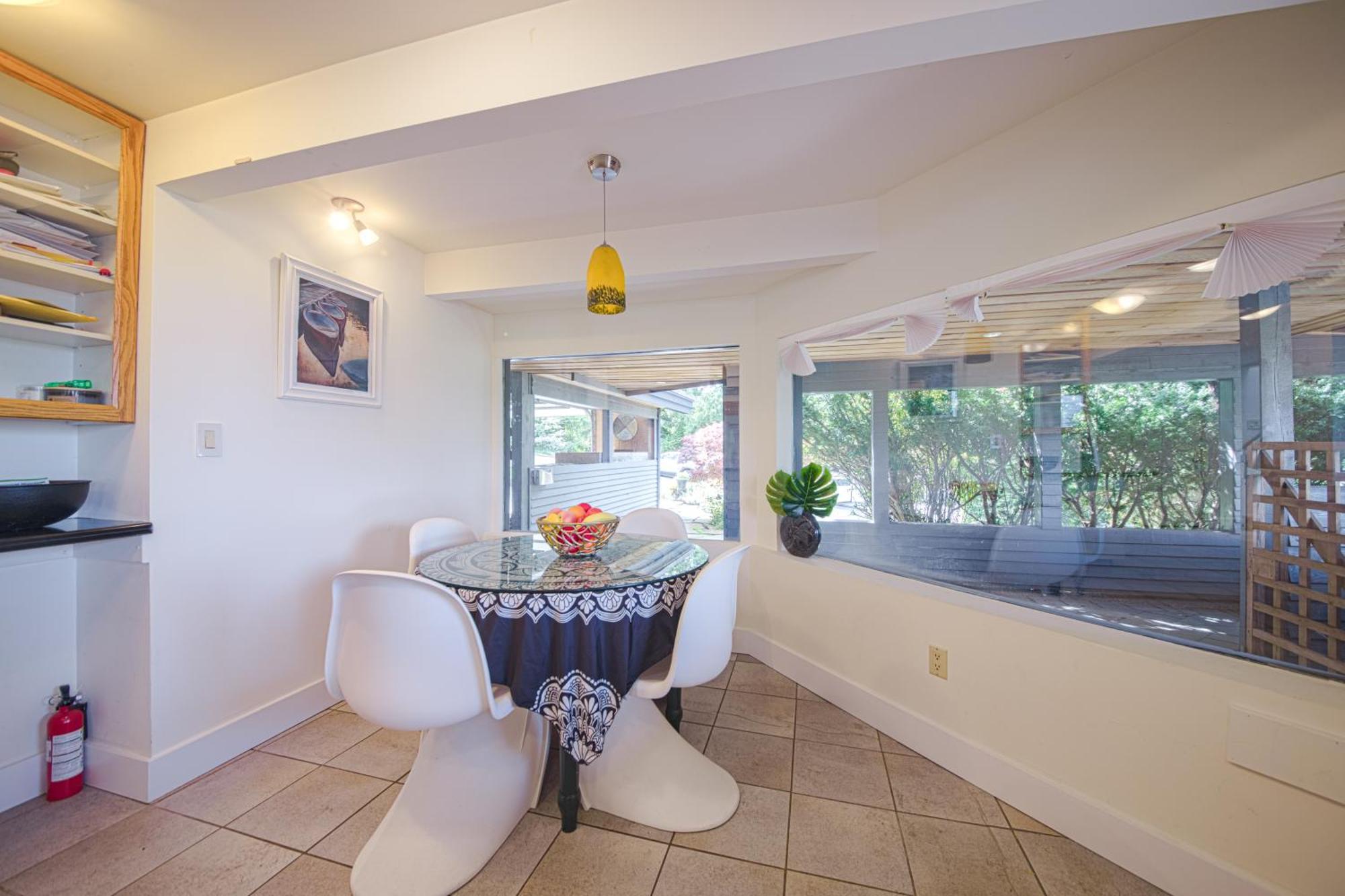 Grouse Cheerful Large Private Bedroom, Bath, Shared Deck, Pool, Hot Tub North Vancouver Luaran gambar
